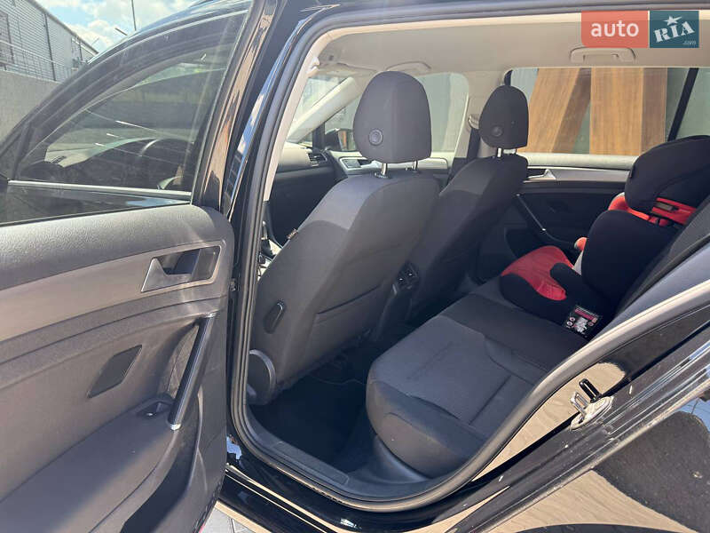 Универсал Volkswagen Golf 2017 в Луцке