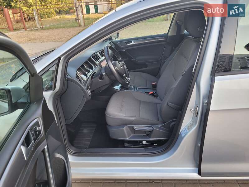 Універсал Volkswagen Golf 2018 в Черкасах