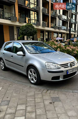 Хэтчбек Volkswagen Golf 2004 в Киеве