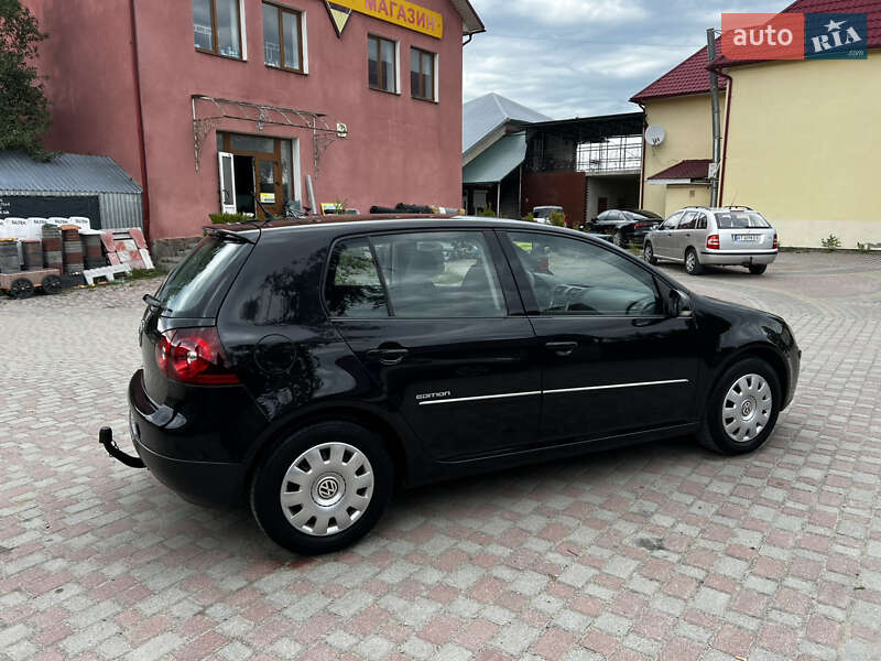 Хэтчбек Volkswagen Golf 2008 в Надворной