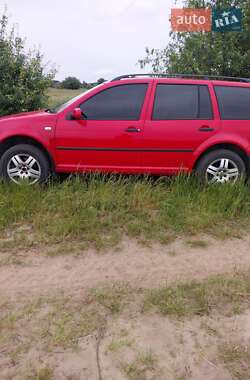 Универсал Volkswagen Golf 2003 в Березному