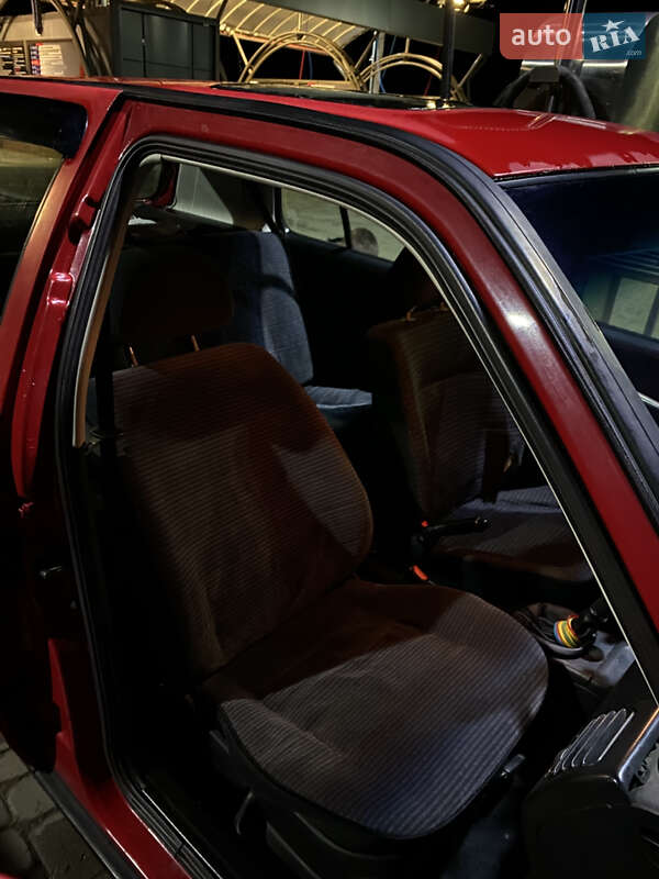 Хэтчбек Volkswagen Golf 1993 в Ивано-Франковске