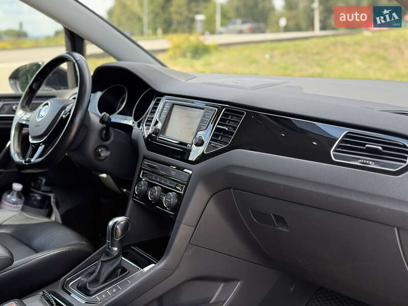 Хетчбек Volkswagen Golf 2016 в Стрию