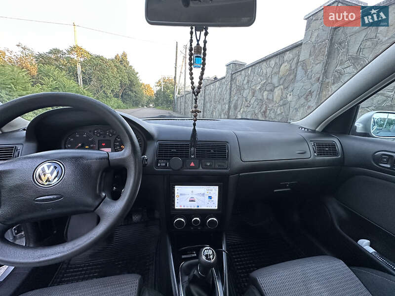 Хетчбек Volkswagen Golf 2001 в Львові