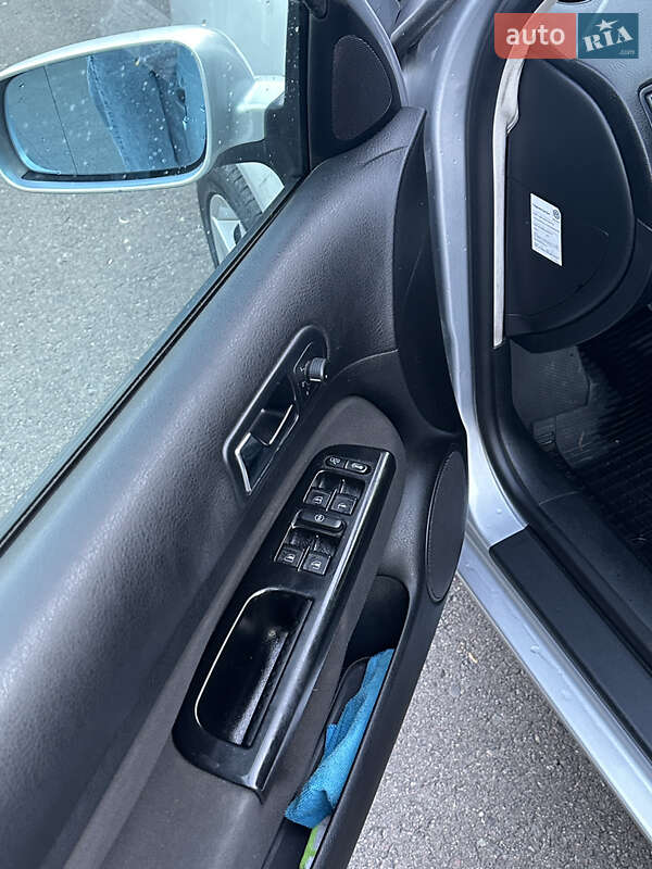 Хетчбек Volkswagen Golf 2001 в Львові