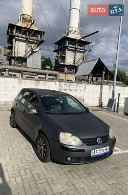 Хетчбек Volkswagen Golf 2005 в Києві