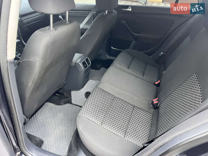 Універсал Volkswagen Golf 2010 в Самборі