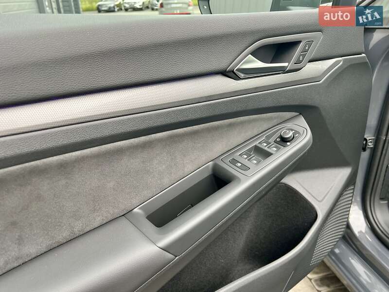 Хетчбек Volkswagen Golf 2024 в Києві