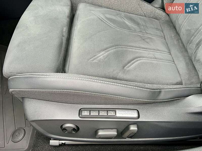 Хетчбек Volkswagen Golf 2024 в Києві