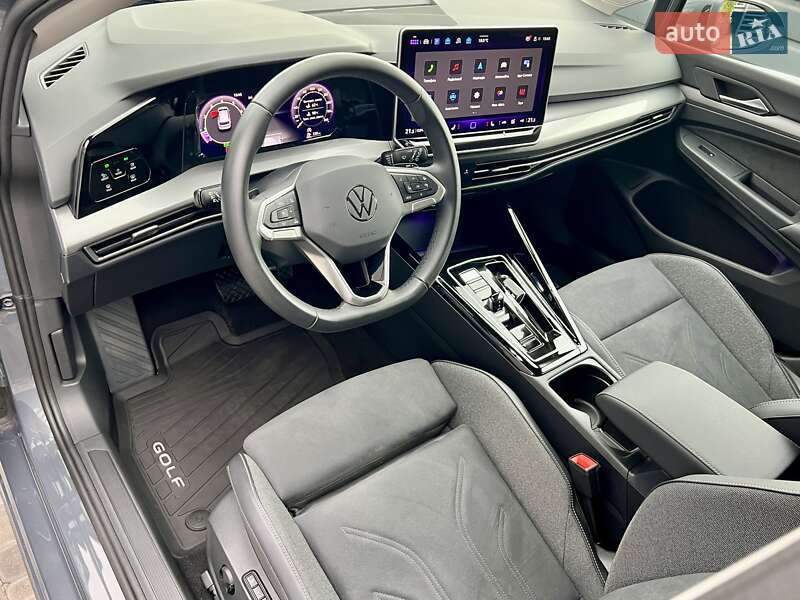 Хетчбек Volkswagen Golf 2024 в Києві