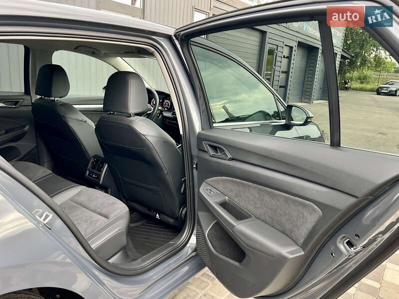 Хетчбек Volkswagen Golf 2024 в Києві