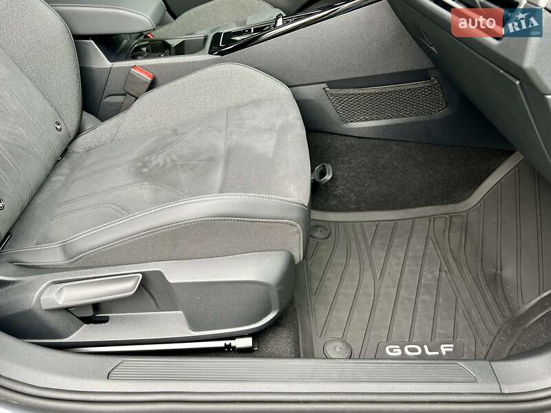 Хетчбек Volkswagen Golf 2024 в Києві