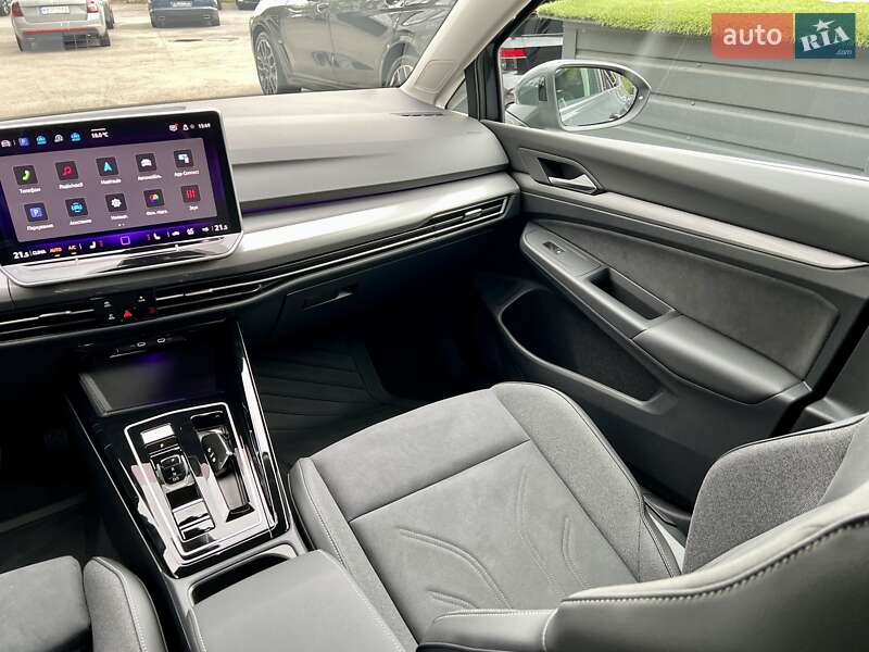 Хетчбек Volkswagen Golf 2024 в Києві