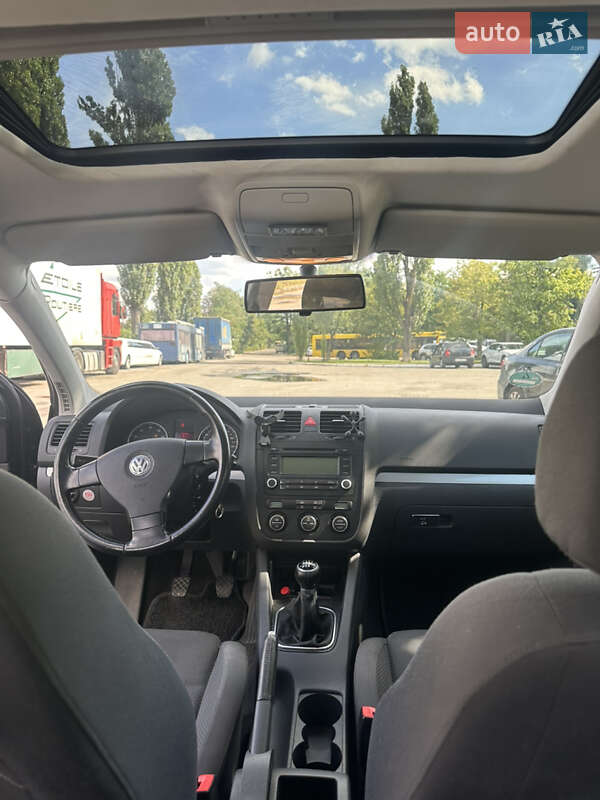 Хетчбек Volkswagen Golf 2005 в Києві