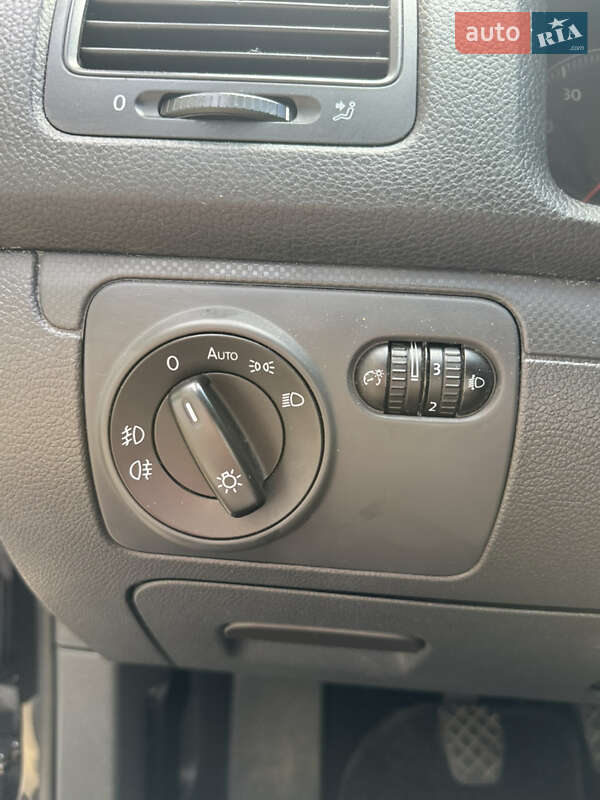 Хетчбек Volkswagen Golf 2008 в Луцьку