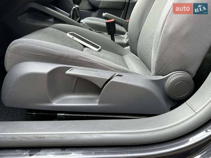 Хетчбек Volkswagen Golf 2008 в Луцьку