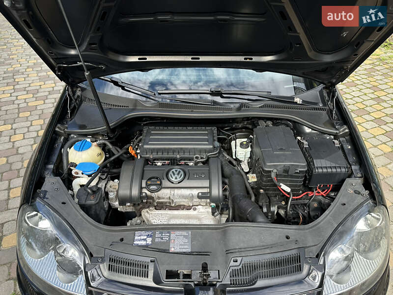 Хетчбек Volkswagen Golf 2008 в Луцьку