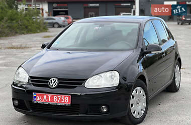Хетчбек Volkswagen Golf 2005 в Звягелі