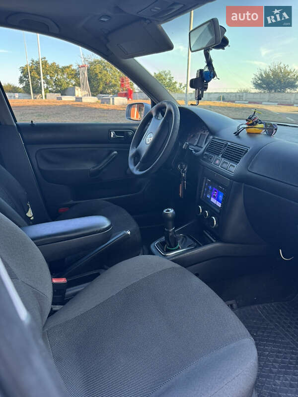 Універсал Volkswagen Golf 2003 в Одесі