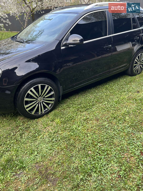 Універсал Volkswagen Golf 2012 в Золочеві