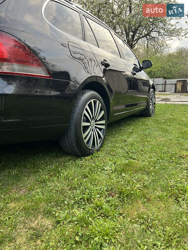Універсал Volkswagen Golf 2012 в Золочеві