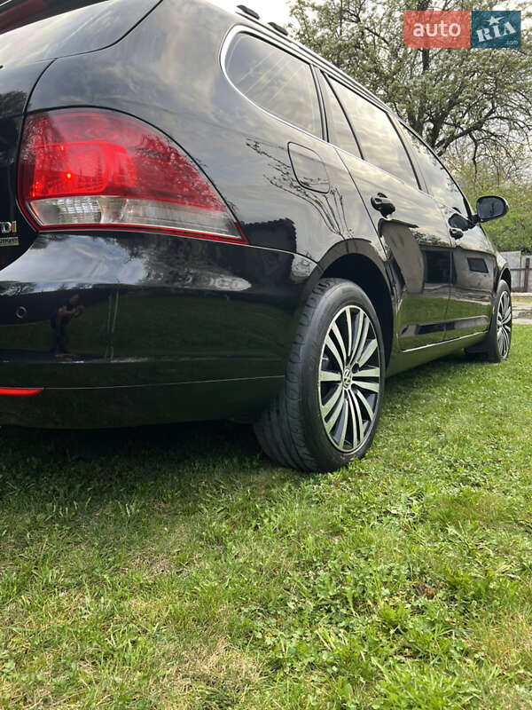 Універсал Volkswagen Golf 2012 в Золочеві