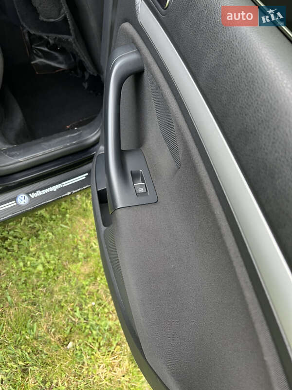 Універсал Volkswagen Golf 2012 в Золочеві