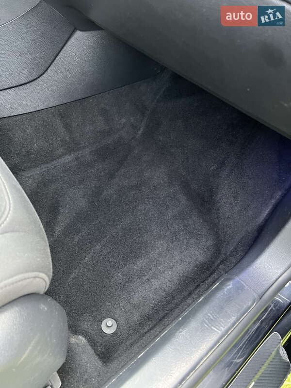 Універсал Volkswagen Golf 2012 в Золочеві