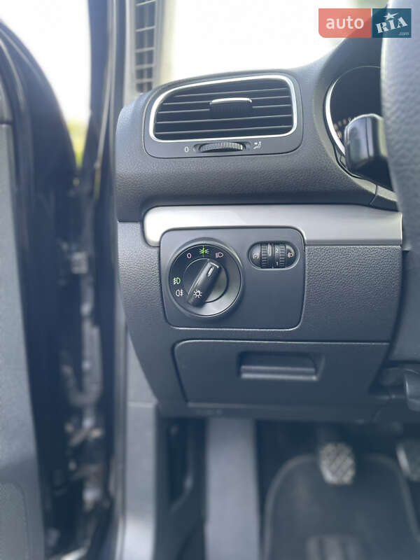 Хетчбек Volkswagen Golf 2010 в Львові