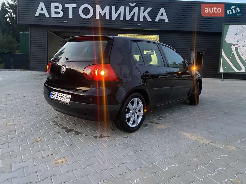 Хэтчбек Volkswagen Golf 2004 в Дрогобыче