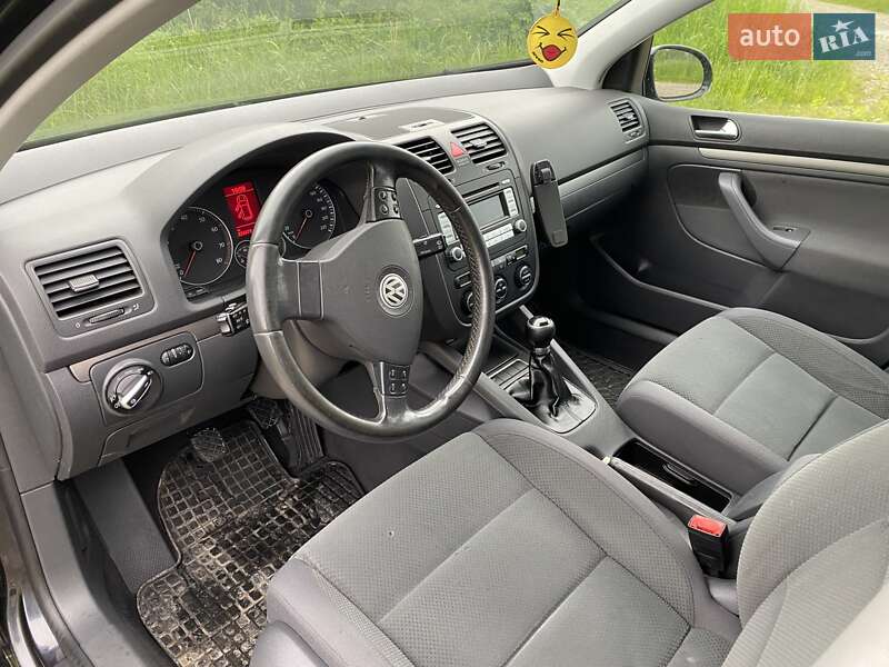 Хэтчбек Volkswagen Golf 2004 в Дрогобыче