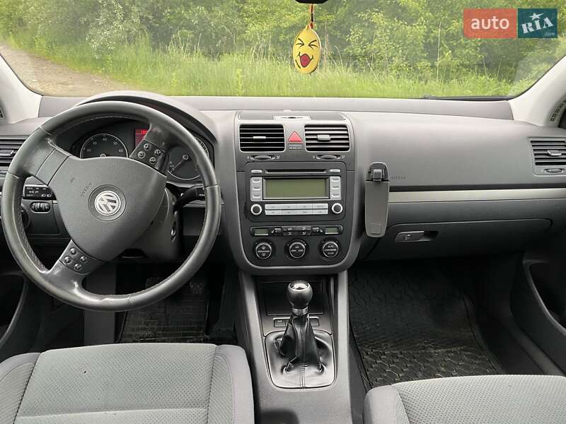 Хэтчбек Volkswagen Golf 2004 в Дрогобыче