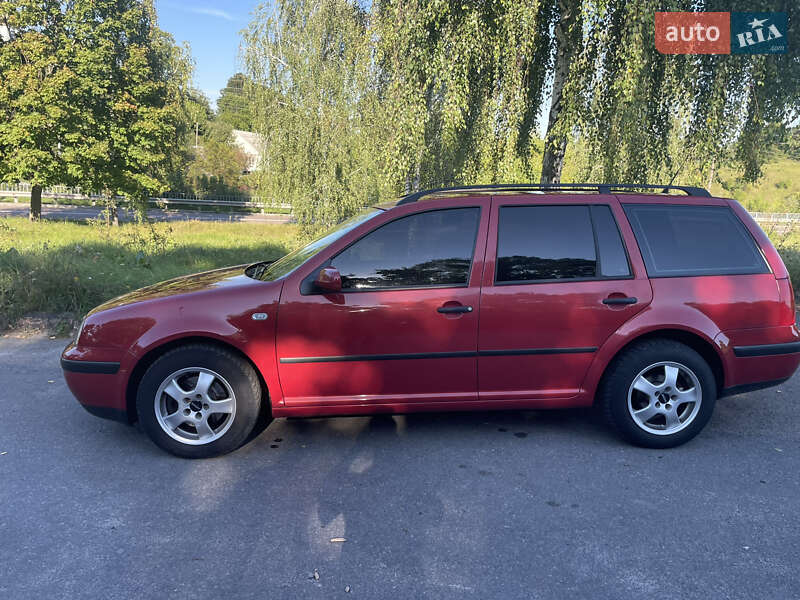 Універсал Volkswagen Golf 2001 в Чуднові