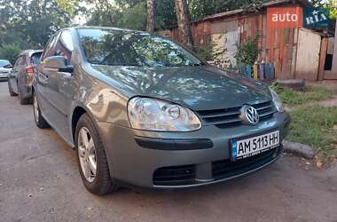 Хэтчбек Volkswagen Golf 2005 в Житомире