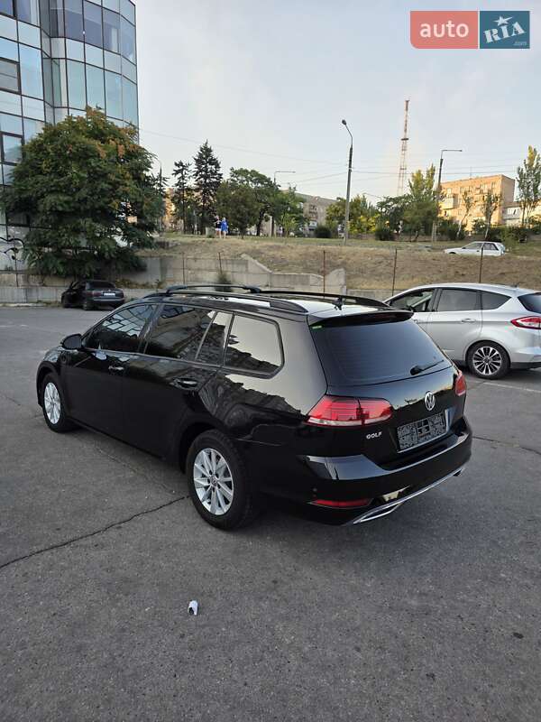 Універсал Volkswagen Golf 2019 в Запоріжжі