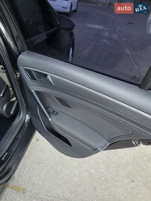 Універсал Volkswagen Golf 2019 в Запоріжжі