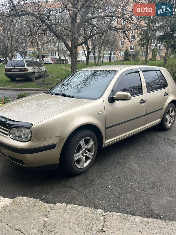Хэтчбек Volkswagen Golf 2001 в Звенигородке