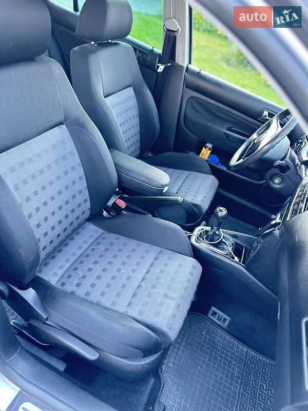 Універсал Volkswagen Golf 2005 в Львові