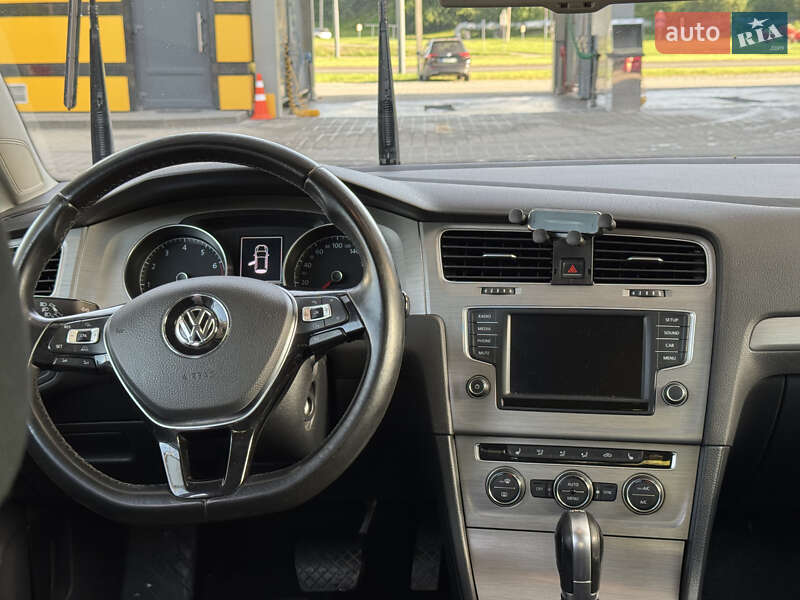 Хетчбек Volkswagen Golf 2015 в Львові