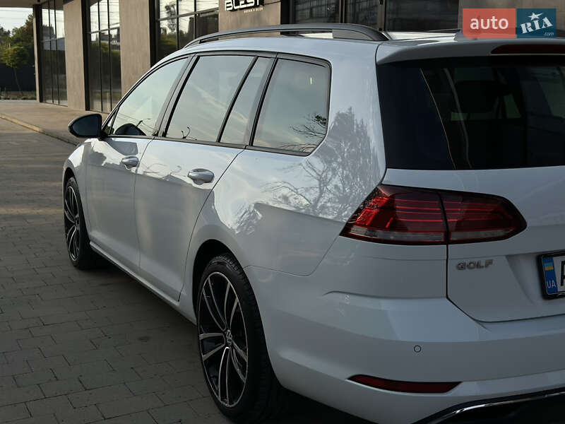 Універсал Volkswagen Golf 2017 в Ужгороді