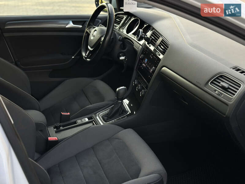 Універсал Volkswagen Golf 2017 в Ужгороді