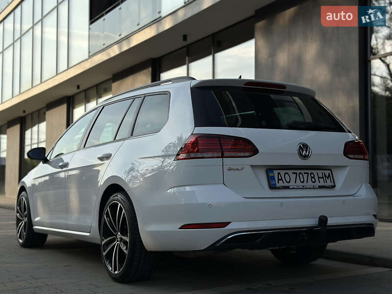 Універсал Volkswagen Golf 2017 в Ужгороді