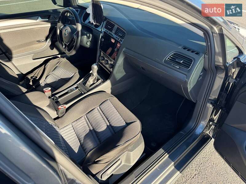 Хэтчбек Volkswagen Golf 2017 в Каменец-Подольском