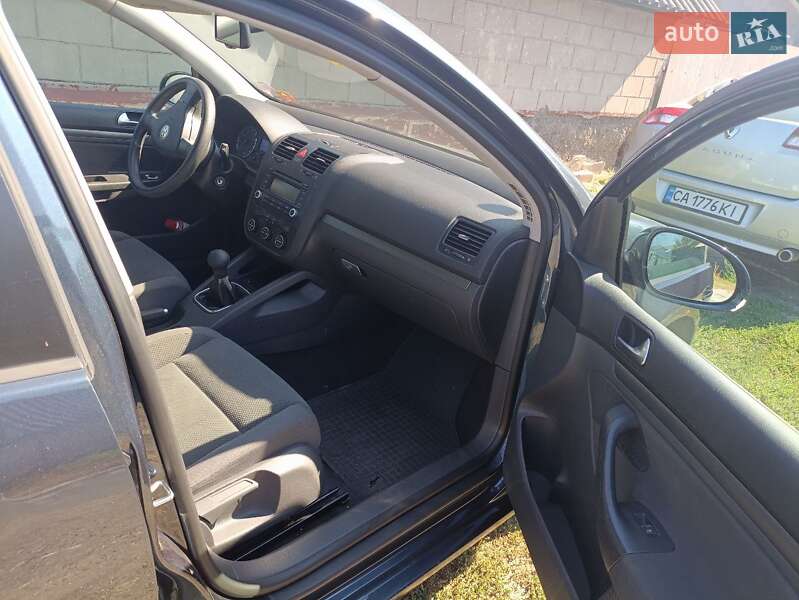 Хэтчбек Volkswagen Golf 2005 в Черкассах