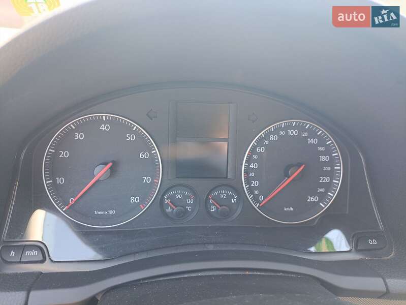 Хэтчбек Volkswagen Golf 2005 в Черкассах