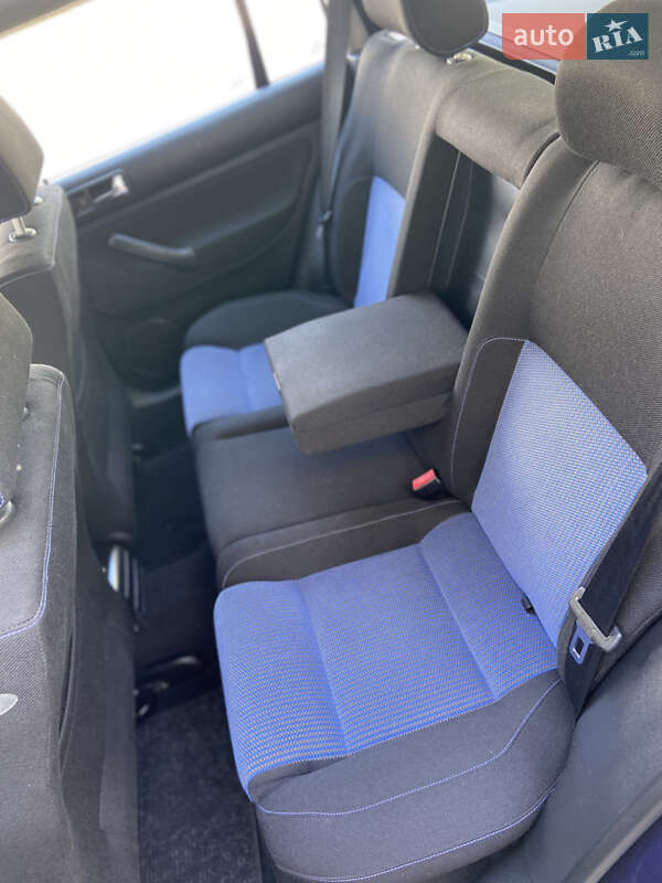 Универсал Volkswagen Golf 2001 в Радивилове