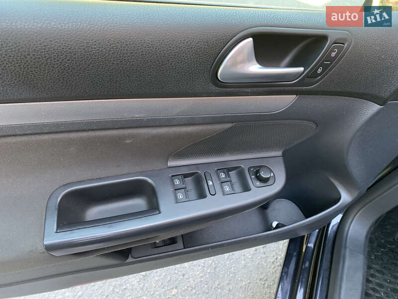 Хэтчбек Volkswagen Golf 2007 в Полтаве