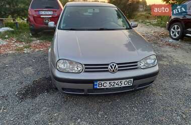 Хетчбек Volkswagen Golf 2002 в Львові