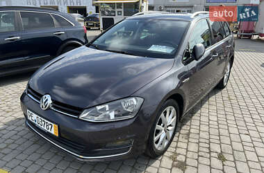 Універсал Volkswagen Golf 2015 в Чернівцях