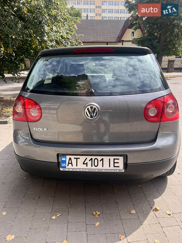 Хетчбек Volkswagen Golf 2005 в Івано-Франківську